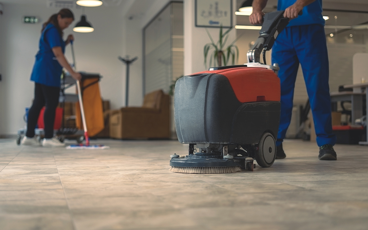 Professionelle Objektreinigung mit Scheuersaugmaschine