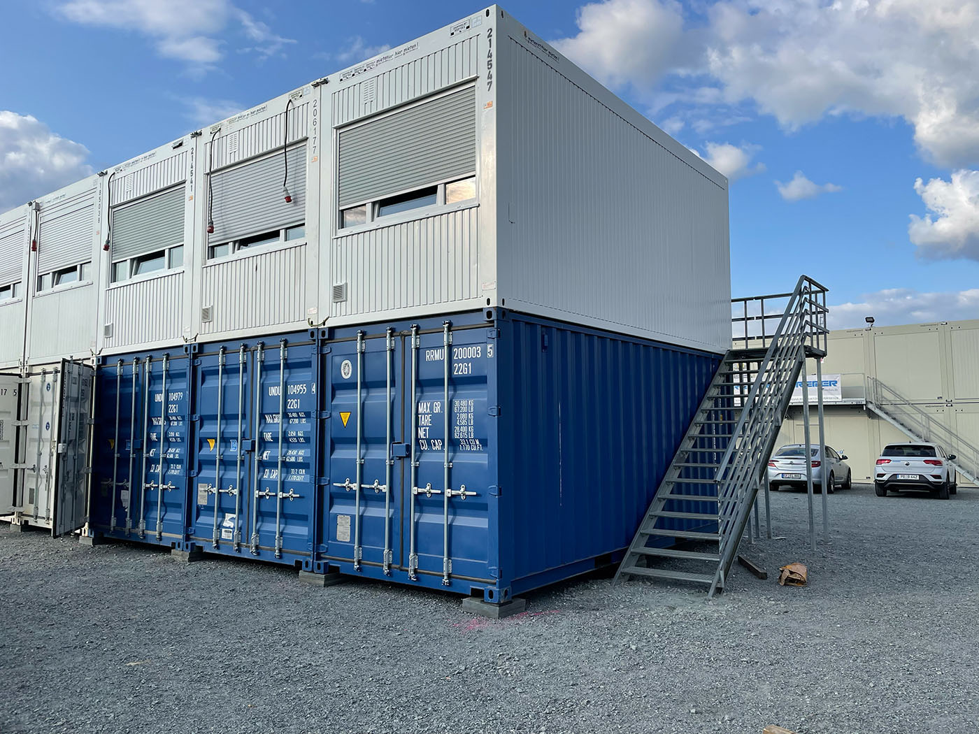 Baucontainer auf einer Baustelle
